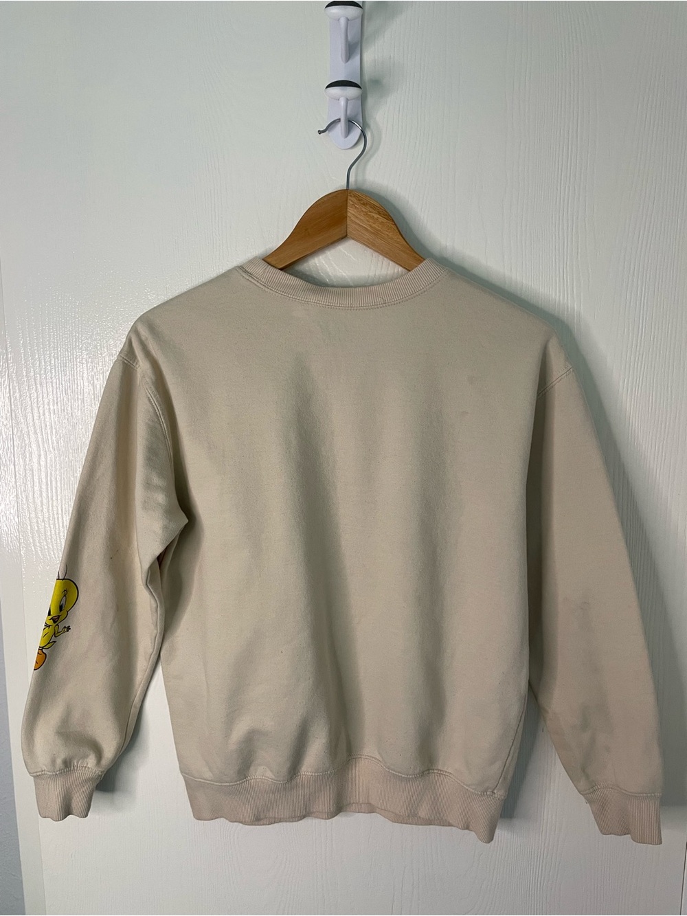 Looney Tunes Graphic Crewneck Sweatshirt Small - Picture 2 of 10